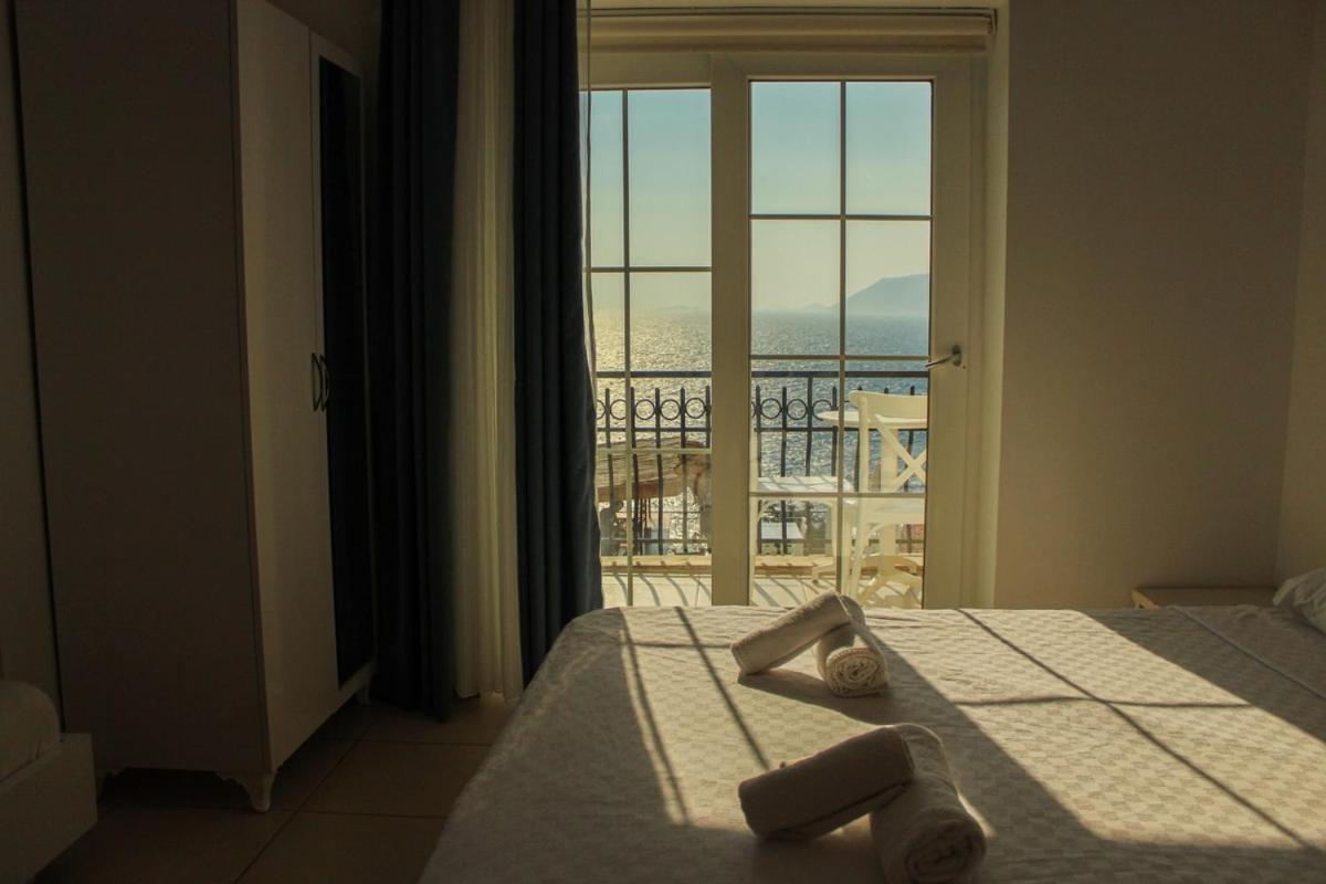 Ostello Sole'N Blu Kaş Esterno foto